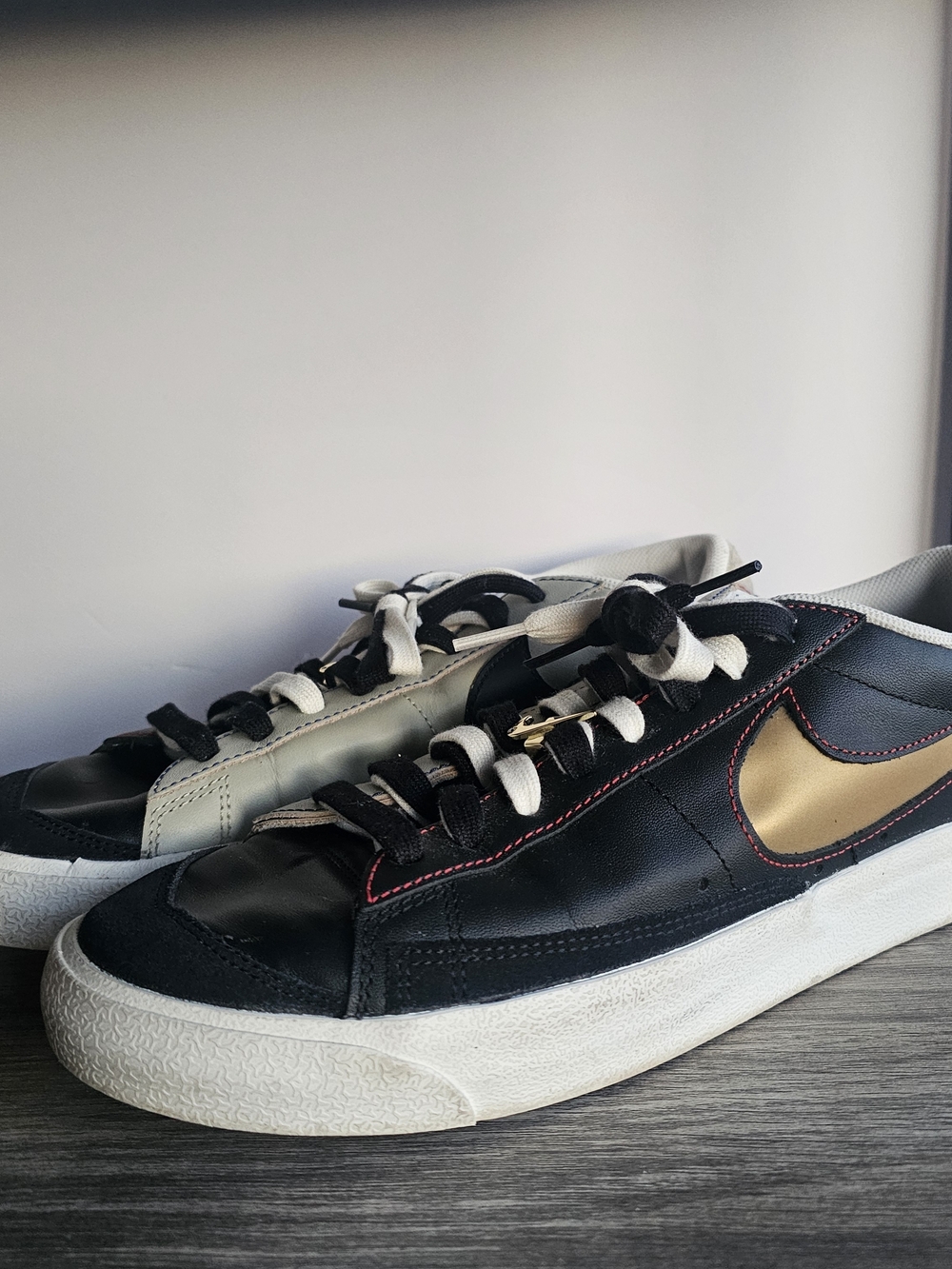 Nike Black White LowTop Sneakers Gold Swoosh Leather 50 Anniversary Size 11 Mens